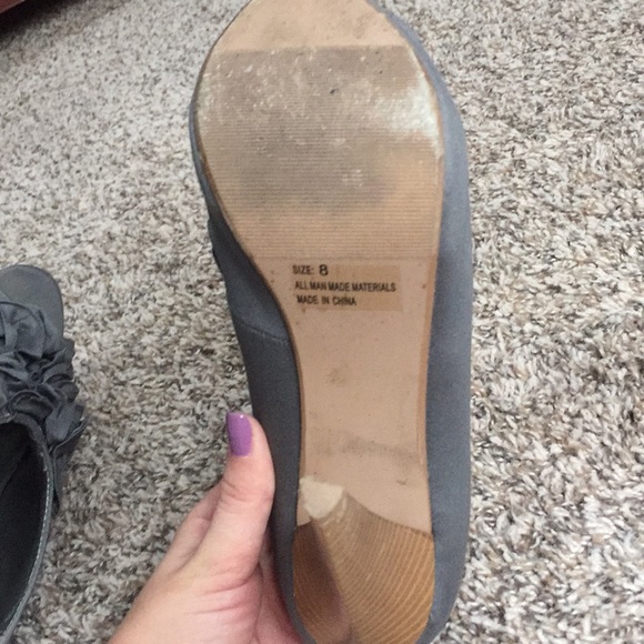 Charlotte Russe Size 8 gray heels - Picture 2 of 3